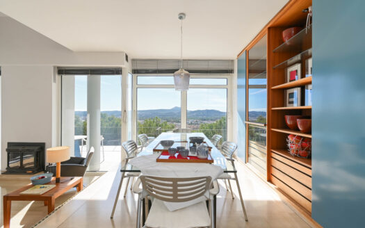 Villa con orientación sur y vistas panorámicas al mar en La Corona, Jávea.