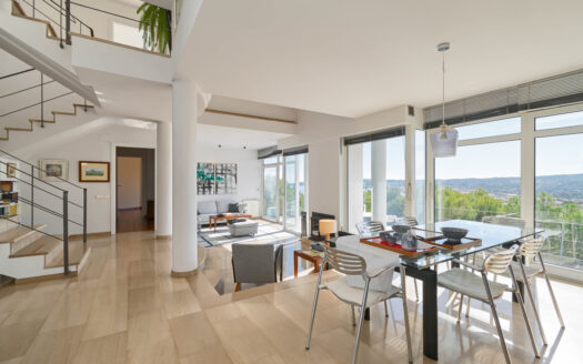 Villa con orientación sur y vistas panorámicas al mar en La Corona, Jávea.