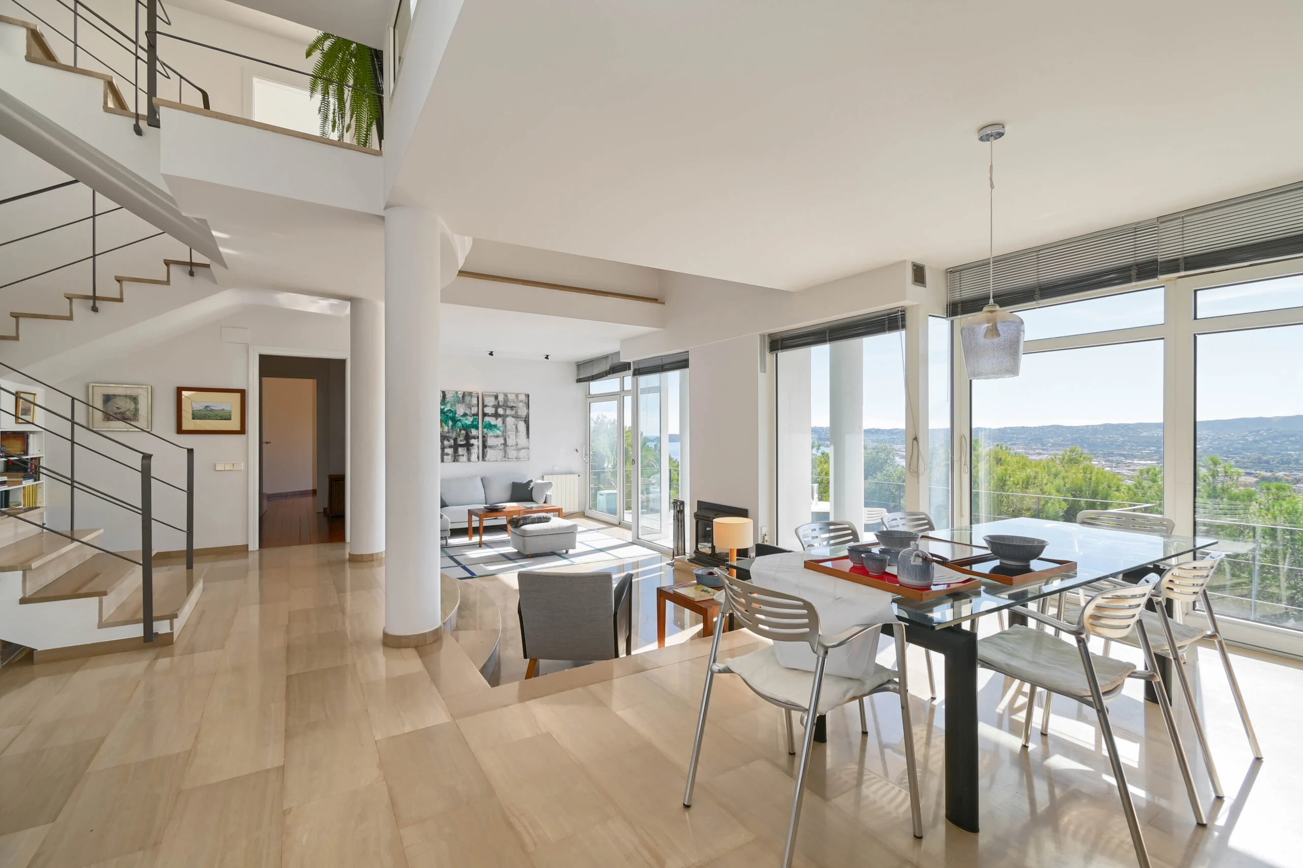 Villa con orientación sur y vistas panorámicas al mar en La Corona, Jávea.