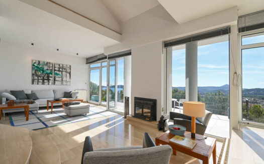 Villa con orientación sur y vistas panorámicas al mar en La Corona, Jávea.