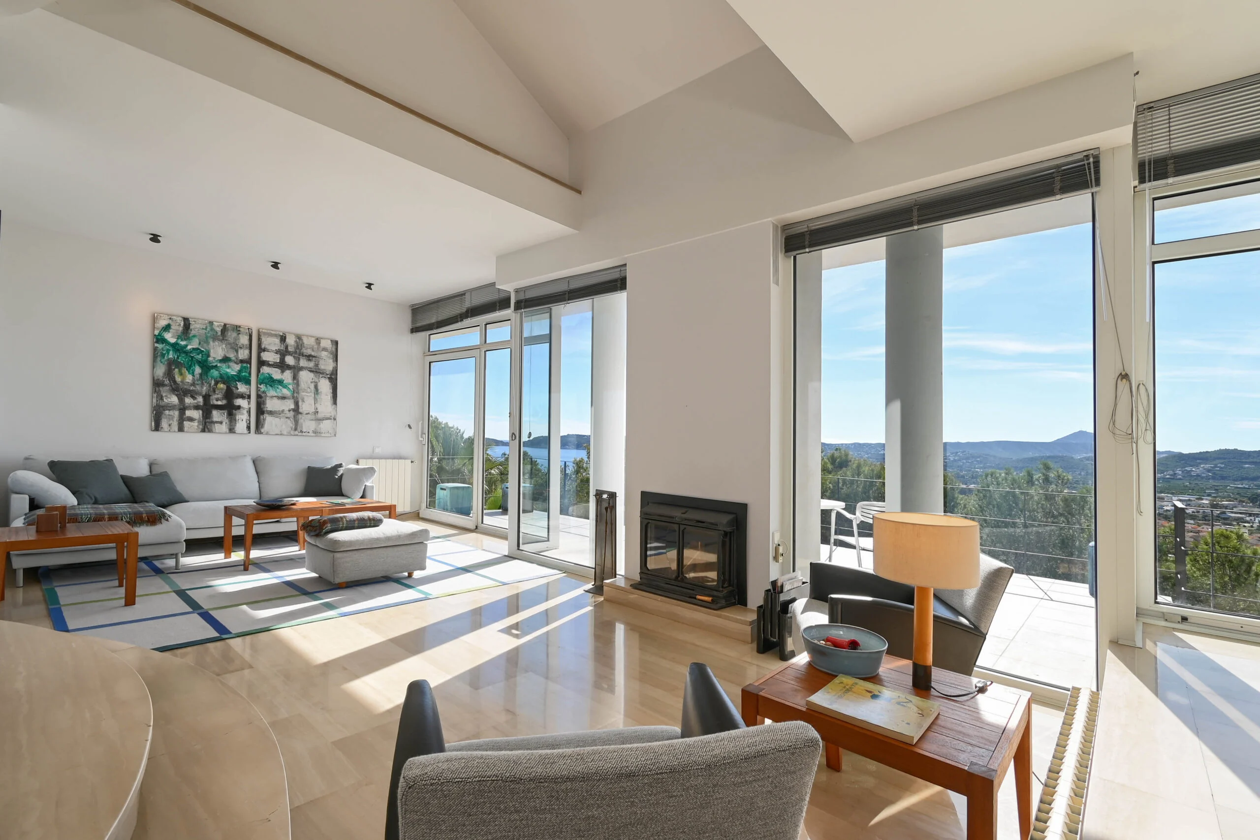 Villa con orientación sur y vistas panorámicas al mar en La Corona, Jávea.