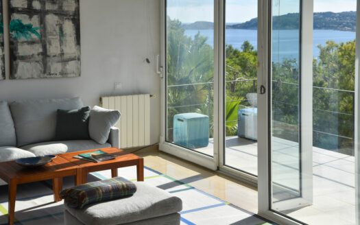 Villa con orientación sur y vistas panorámicas al mar en La Corona, Jávea.