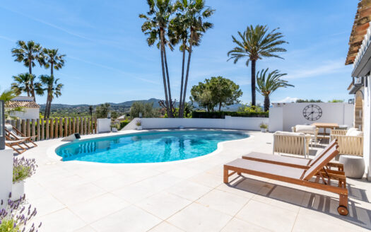 Villa de lujo completamente reformada en Jávea, cerca del casco antiguo.