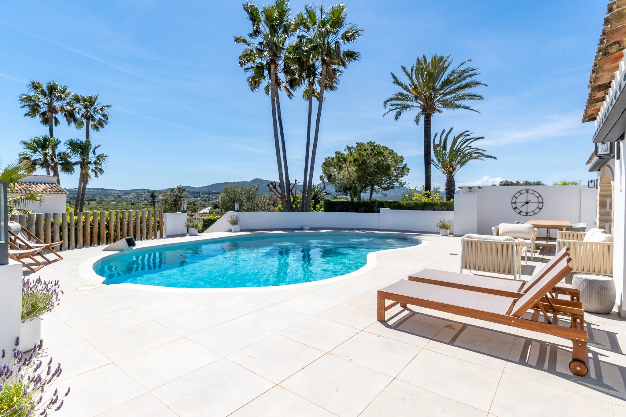 Villa de lujo completamente reformada en Jávea, cerca del casco antiguo.