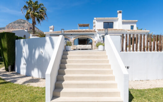 Villa de lujo completamente reformada en Jávea, cerca del casco antiguo.