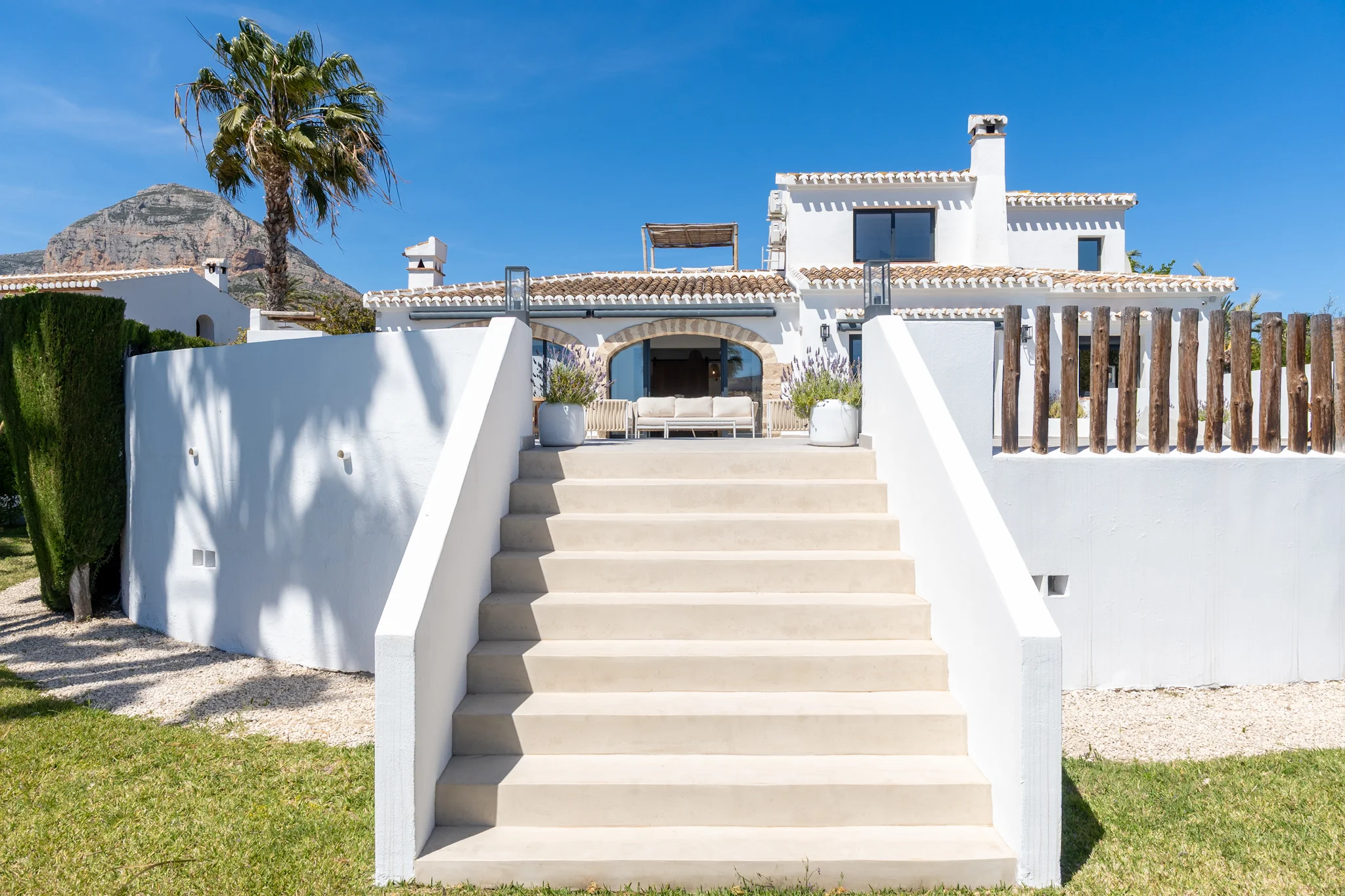 Villa de lujo completamente reformada en Jávea, cerca del casco antiguo.