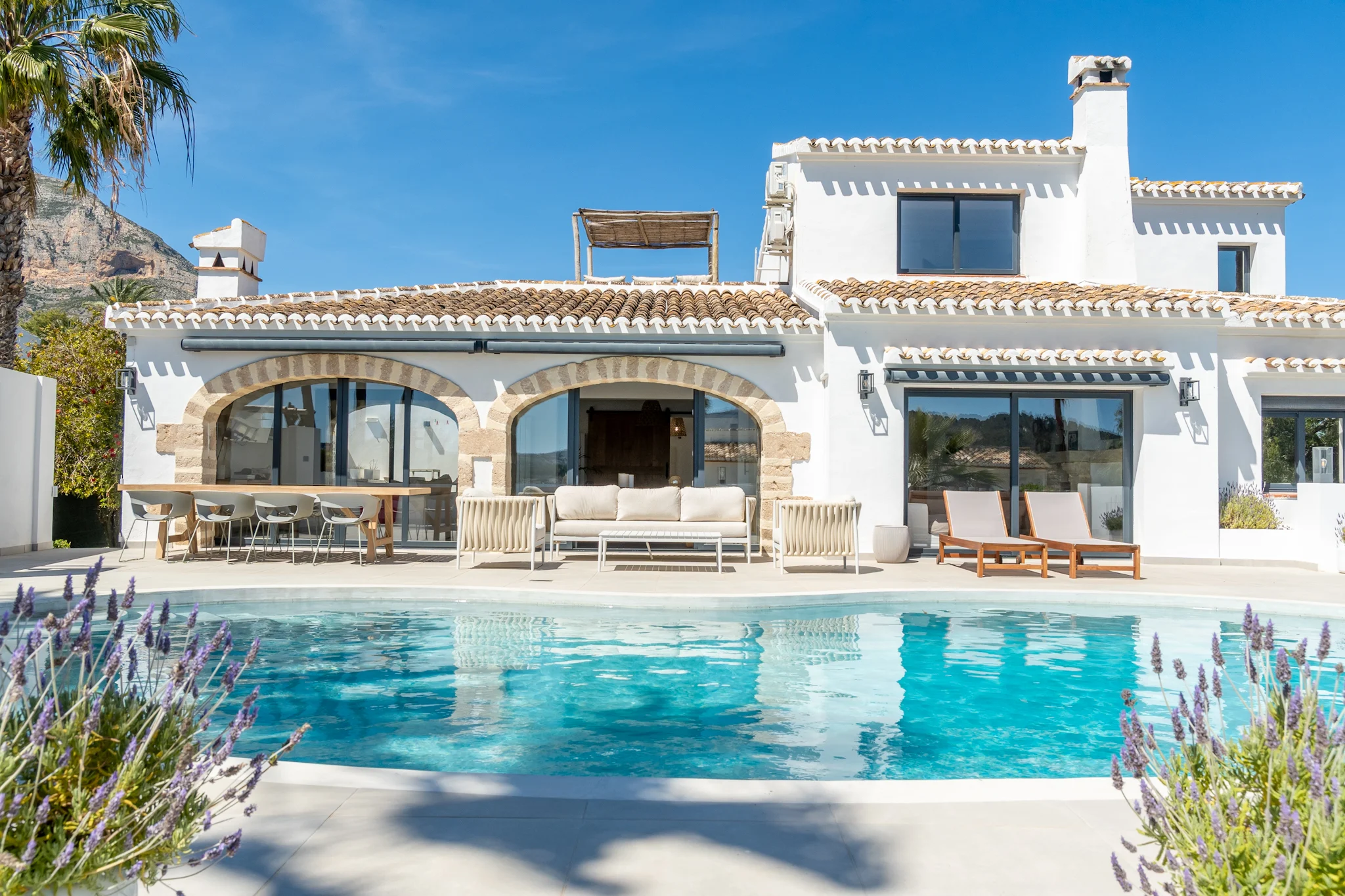 Villa de lujo completamente reformada en Jávea, cerca del casco antiguo.