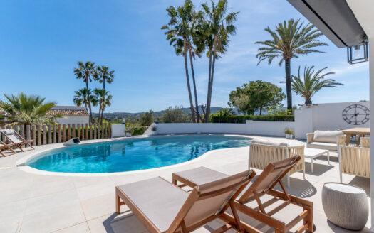 Villa de lujo completamente reformada en Jávea, cerca del casco antiguo.