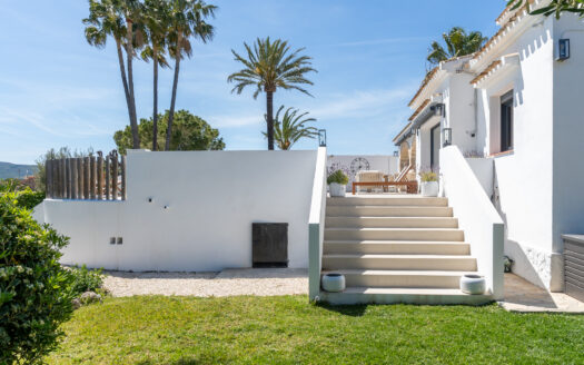 Villa de lujo completamente reformada en Jávea, cerca del casco antiguo.