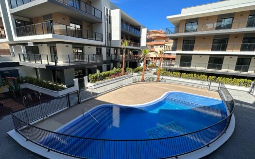 Apartamento de 3 dormitorios con piscina en venta en Jávea.