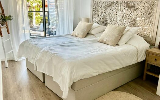 Apartamento de 3 dormitorios con piscina en venta en Jávea.