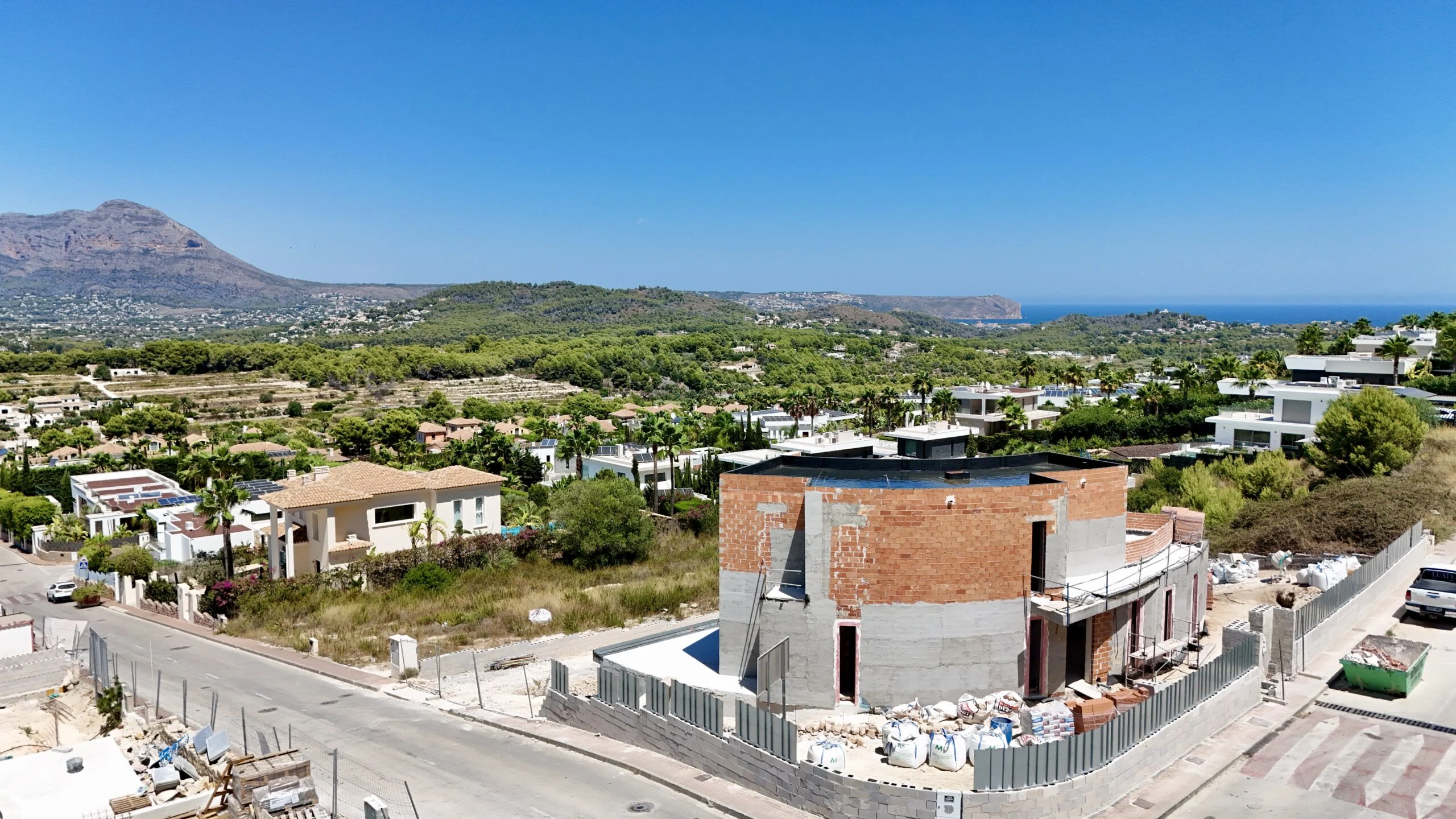 Villa de obra nueva en venta en Javea con vistas al mar.